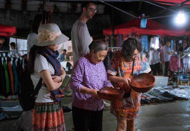 一朵：世界各国游人夜夜乐此不疲血拼pg电